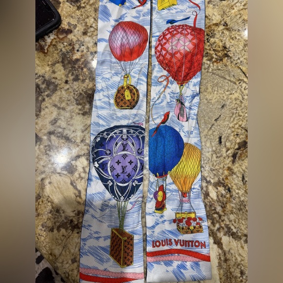 EUC LOUIS VUITTON TWILLY SMALL SCARF VIVIENNE - Picture 8 of 11